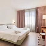 Cyrano Hotel