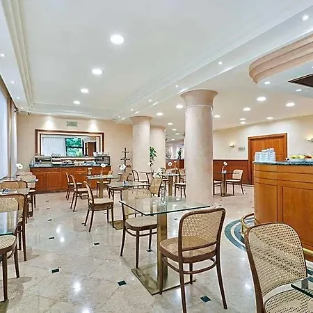 Cyrano Hotel