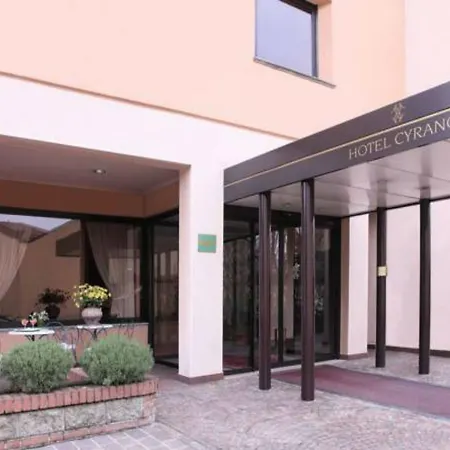 Cyrano Hotel