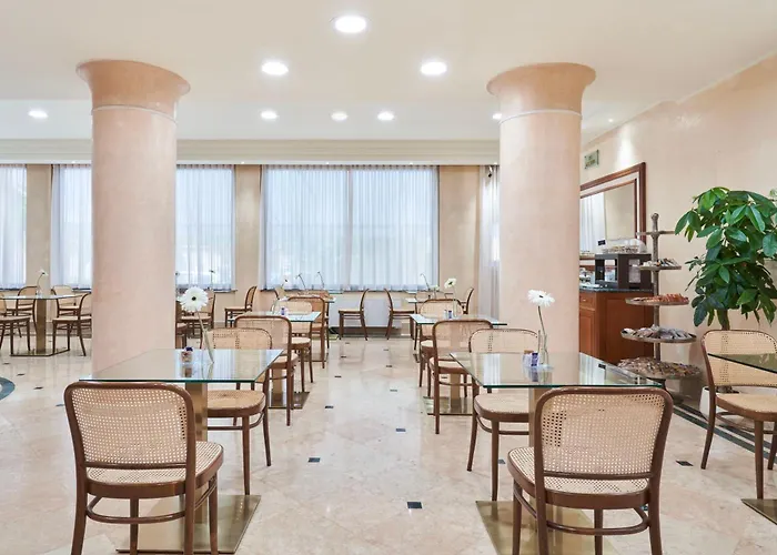 Cyrano Hotel